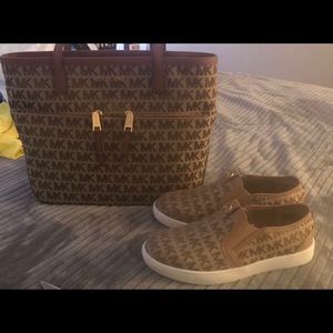 Michael Kors Purse with matching shoes 👟 👛👜❤️